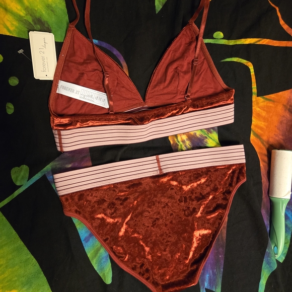 Forever 21 Velvet Red Bandeau Set - Picture 6 of 10